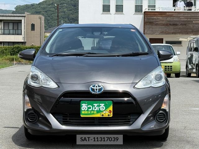 Toyota AQUA 2015-11 8328376-1