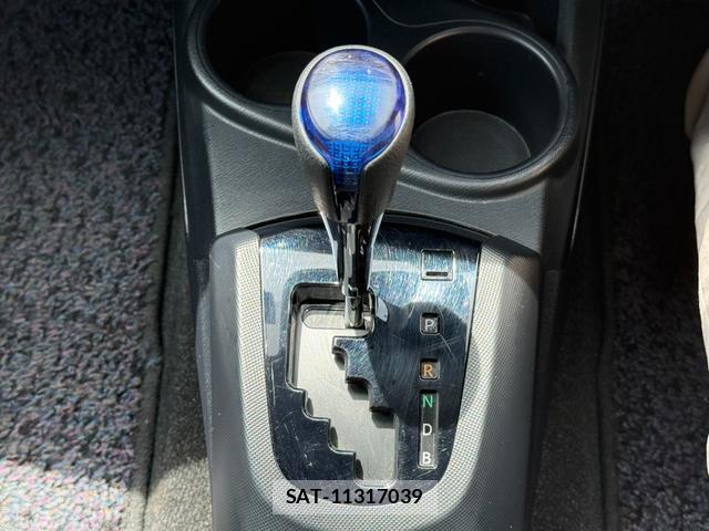 Toyota AQUA 2015-11 8328376-10
