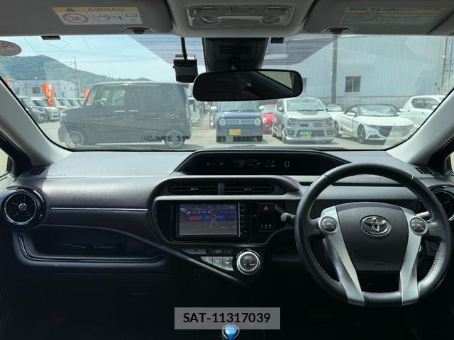 Toyota AQUA 2015-11 8328376-14