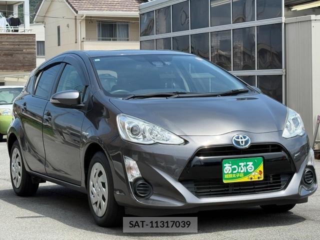 Toyota AQUA 2015-11 8328376-5