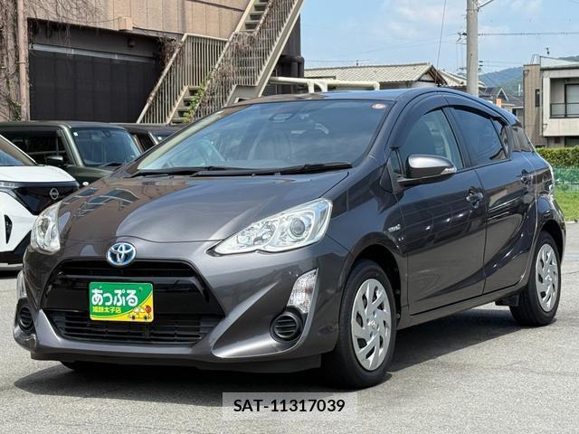 Toyota AQUA 2015-11 8328376-6
