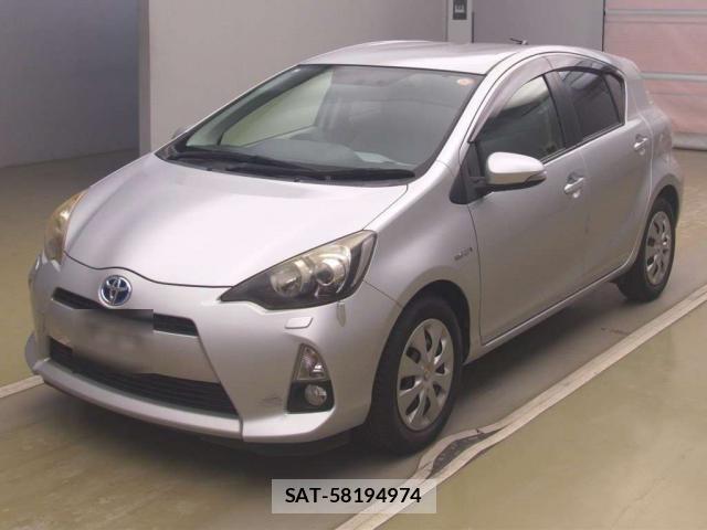 Toyota AQUA 2012-09 8328604-0