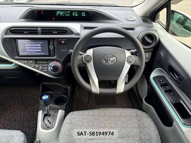 Toyota AQUA 2012-09 8328604-2