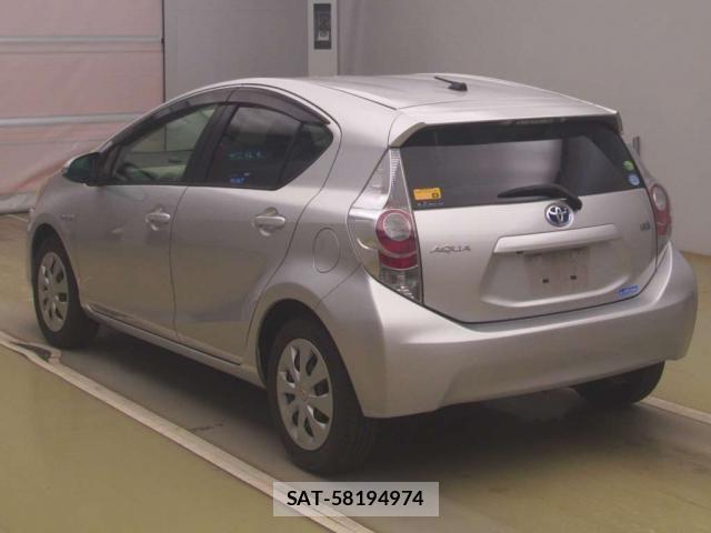 Toyota AQUA 2012-09 8328604-3