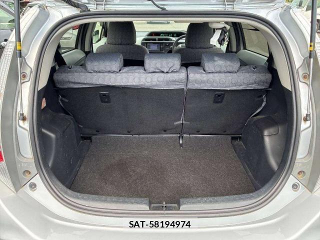 Toyota AQUA 2012-09 8328604-6