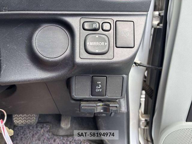 Toyota AQUA 2012-09 8328604-8