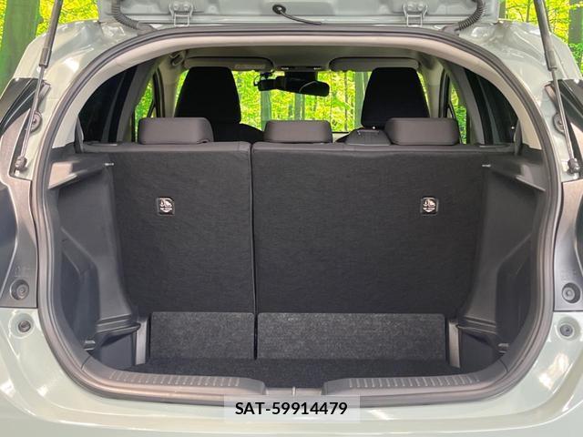 Toyota AQUA 2023-07 8328873-9