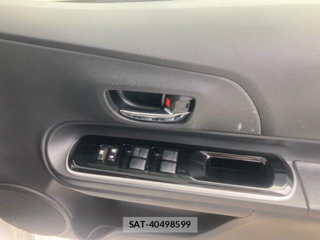 Toyota AQUA 2015-09 8328914-10