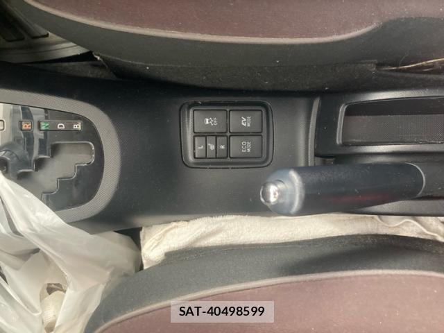 Toyota AQUA 2015-09 8328914-19