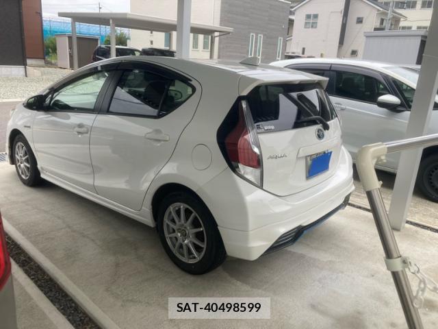 Toyota AQUA 2015-09 8328914-3