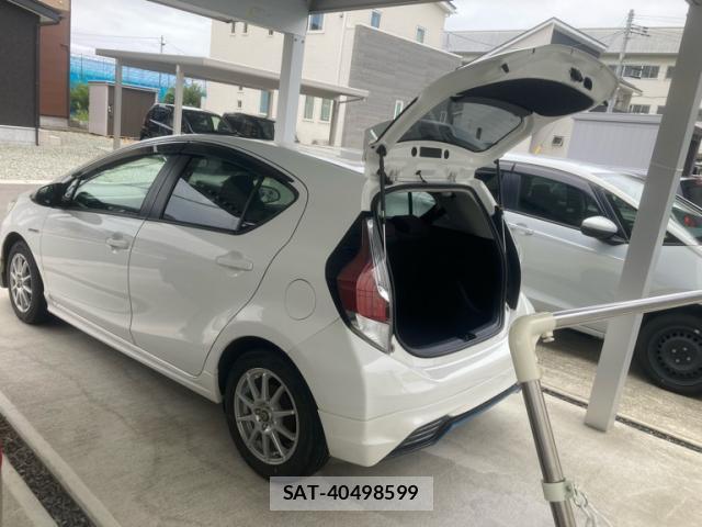 Toyota AQUA 2015-09 8328914-7