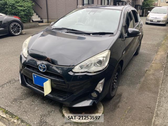 Toyota AQUA 2016-02 8328929-0