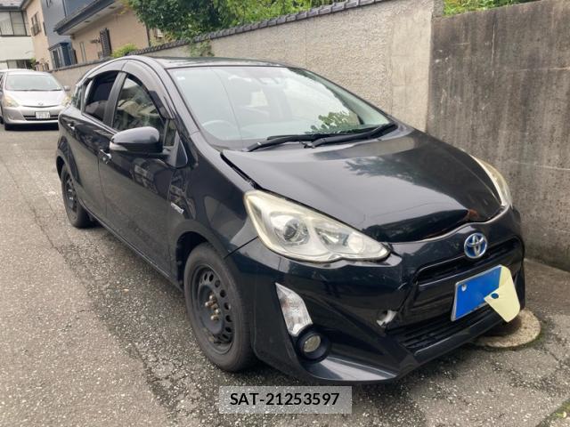 Toyota AQUA 2016-02 8328929-1