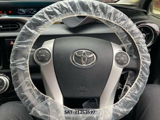Toyota AQUA 2016-02 8328929-10