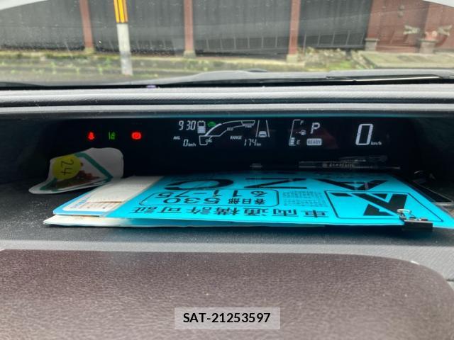 Toyota AQUA 2016-02 8328929-11