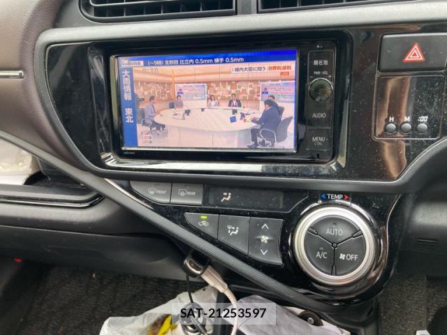 Toyota AQUA 2016-02 8328929-14