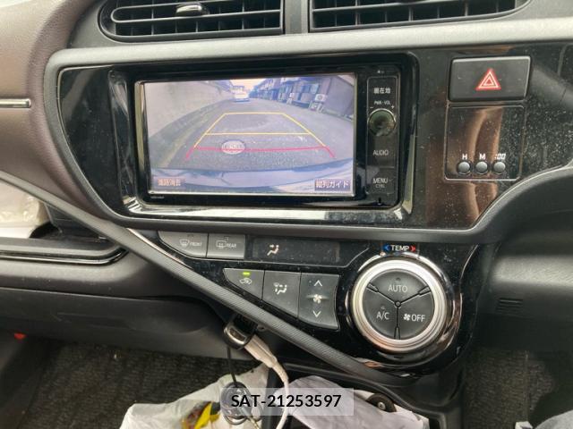 Toyota AQUA 2016-02 8328929-15
