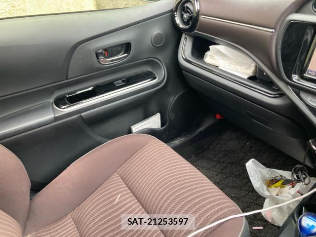 Toyota AQUA 2016-02 8328929-16