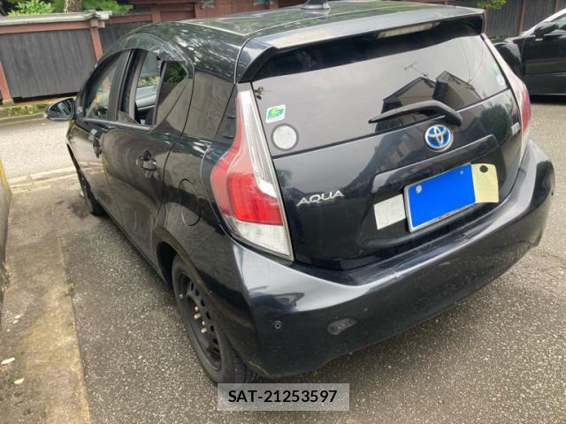 Toyota AQUA 2016-02 8328929-4