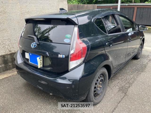 Toyota AQUA 2016-02 8328929-5