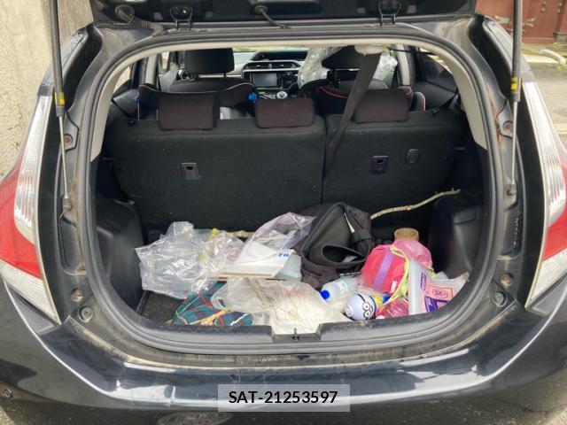 Toyota AQUA 2016-02 8328929-7