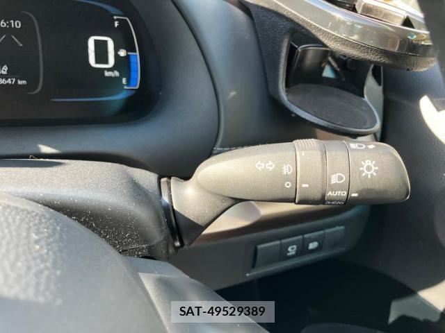 Toyota AQUA 2024-12 8328972-17