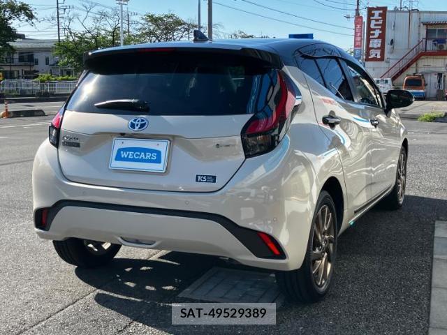 Toyota AQUA 2024-12 8328972-2