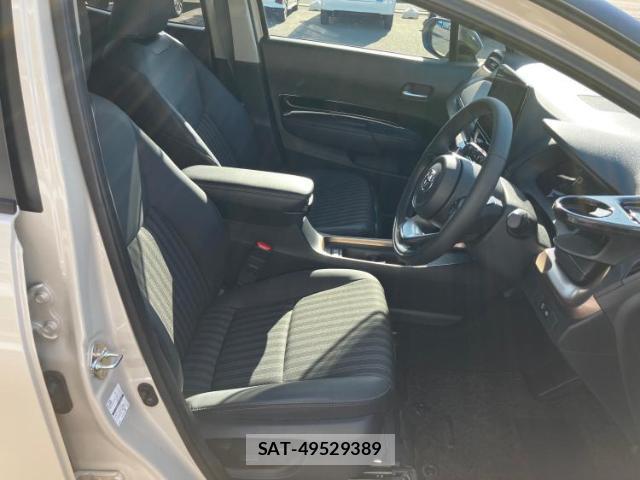 Toyota AQUA 2024-12 8328972-4