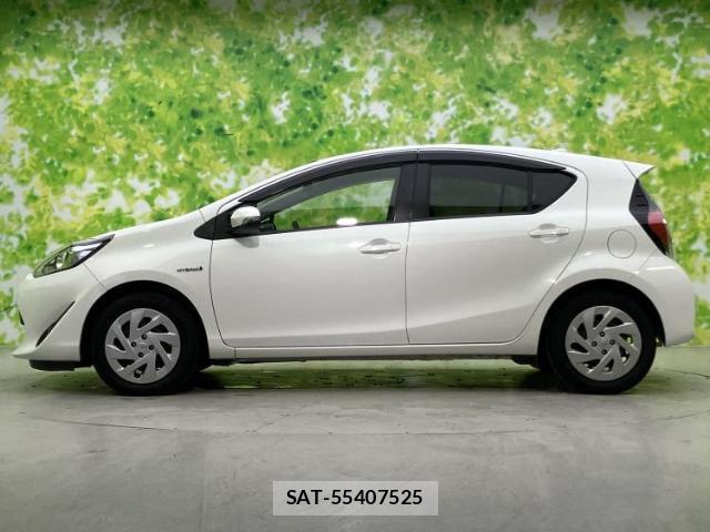 Toyota AQUA 2017-10 8329004-1
