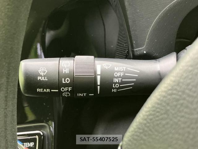Toyota AQUA 2017-10 8329004-16