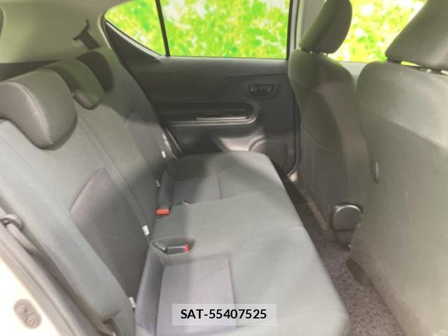 Toyota AQUA 2017-10 8329004-4
