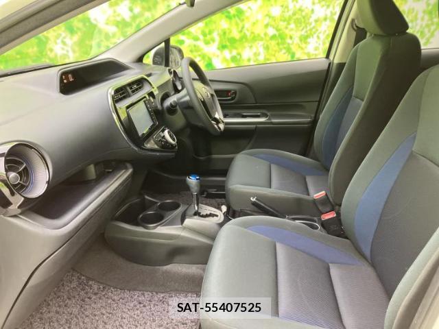 Toyota AQUA 2017-10 8329004-5