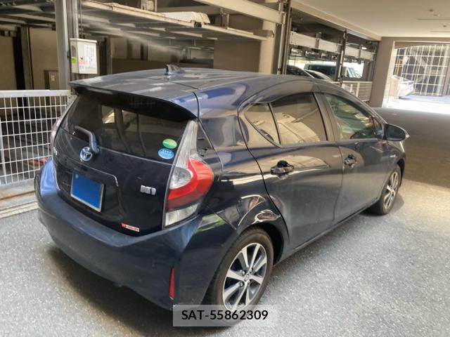 Toyota AQUA 2017-09 8329159-6