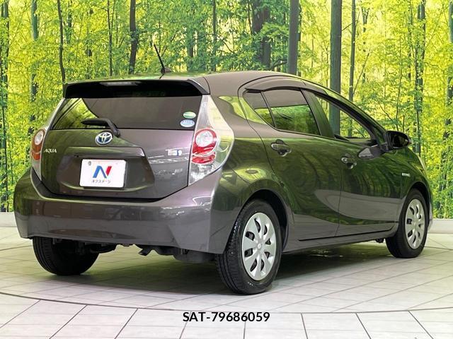 Toyota AQUA 2013-10 8329162-16