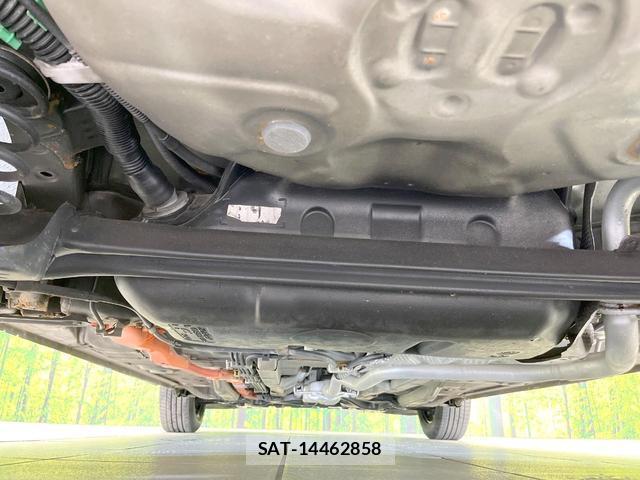 Toyota AQUA 2015-08 8329468-18