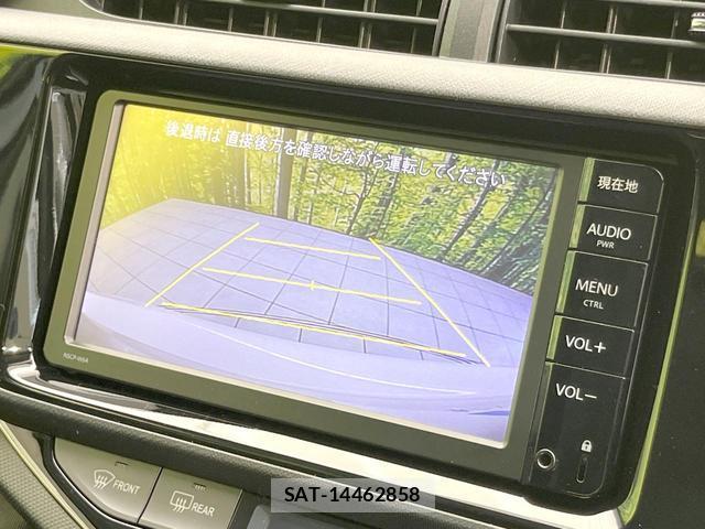 Toyota AQUA 2015-08 8329468-3