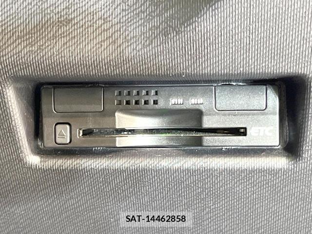 Toyota AQUA 2015-08 8329468-4
