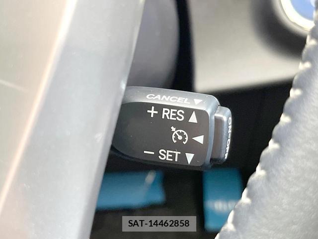 Toyota AQUA 2015-08 8329468-5