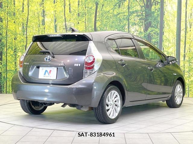 Toyota AQUA 2013-11 8329479-15