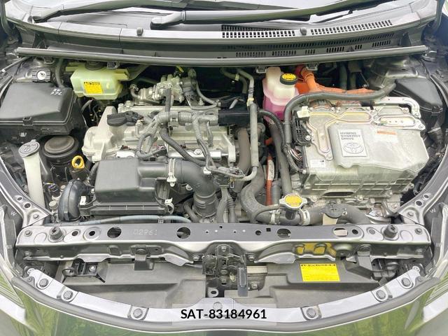 Toyota AQUA 2013-11 8329479-16