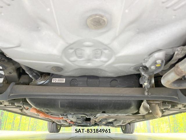 Toyota AQUA 2013-11 8329479-17