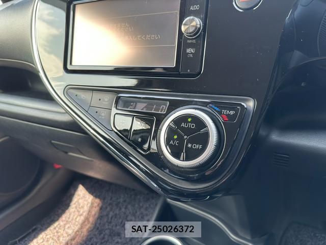 Toyota AQUA 2017-07 8329720-10