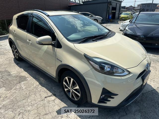 Toyota AQUA 2017-07 8329720-13