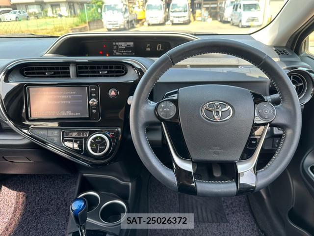 Toyota AQUA 2017-07 8329720-2