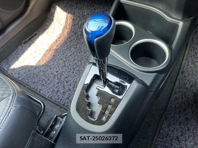 Toyota AQUA 2017-07 8329720-6