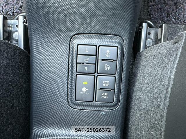 Toyota AQUA 2017-07 8329720-7