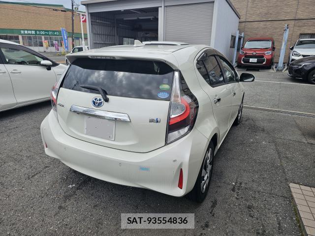 Toyota AQUA 2020-07 8329818-1