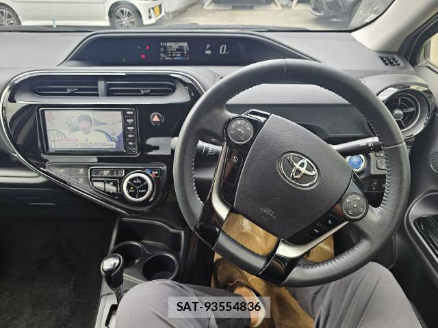 Toyota AQUA 2020-07 8329818-2