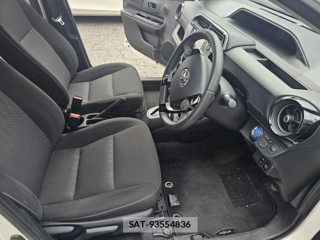 Toyota AQUA 2020-07 8329818-3