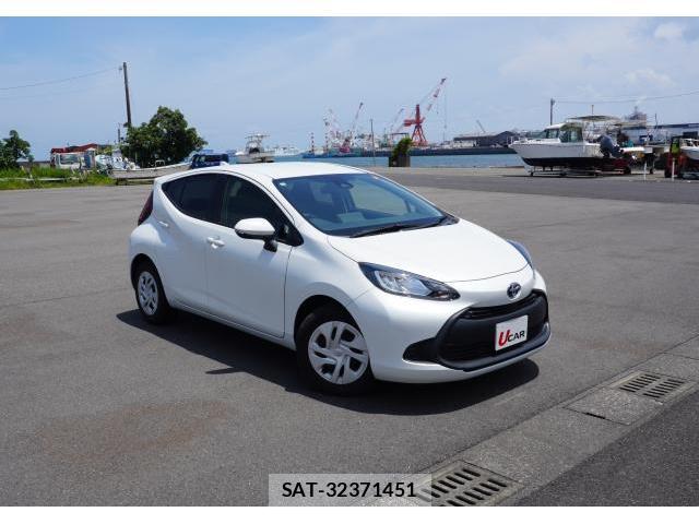 Toyota AQUA 2024-07 8329833-0